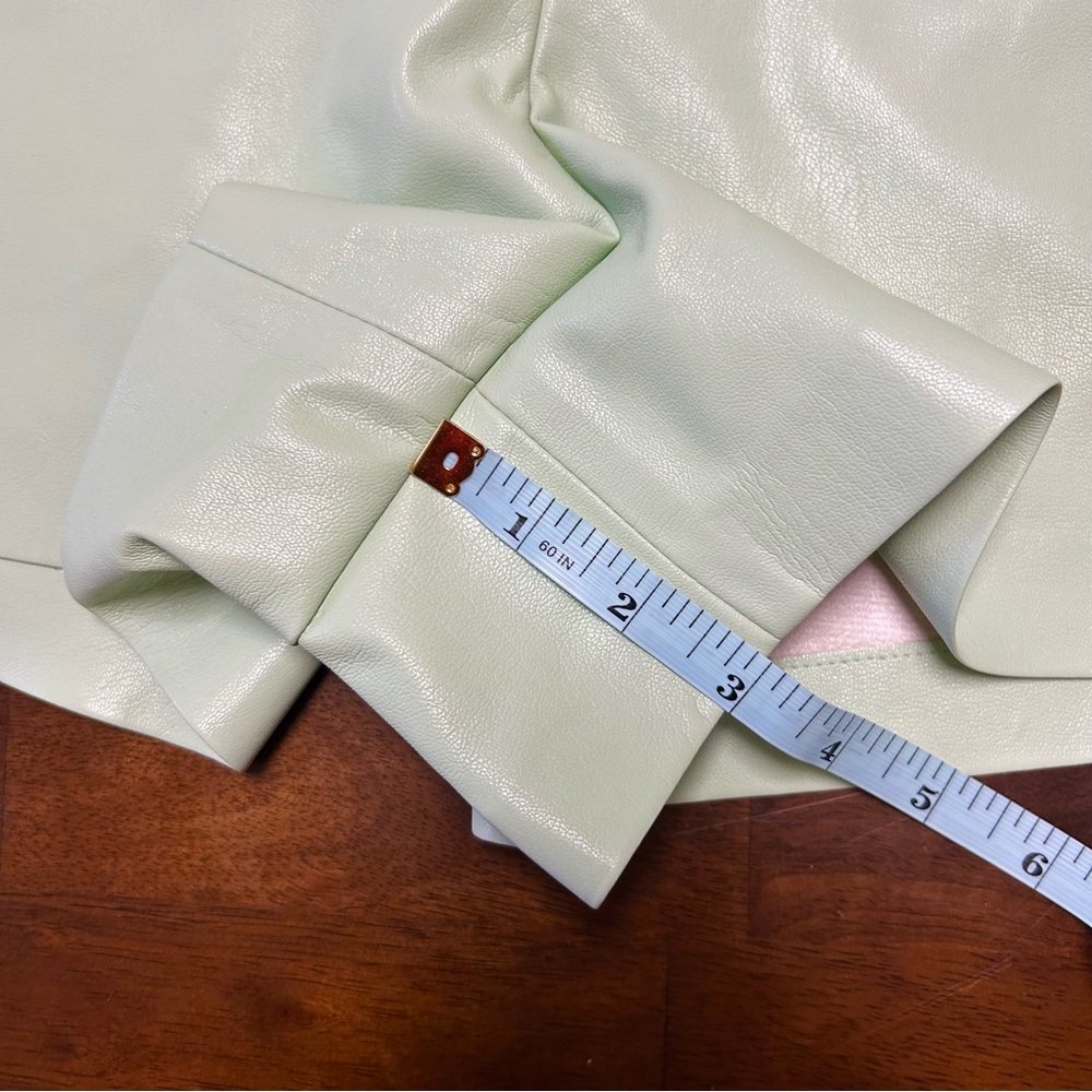 Alice + Olivia Faux Leather Green High-Waisted Shorts Size 10 - Picture 11 of 14